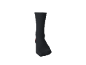 Chaussette de sport noire mi-haute avec un détail rouge au talon.