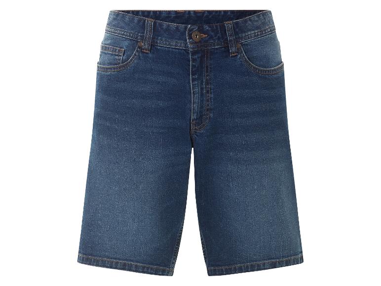 Short en jean bleu foncé.