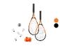 Ensemble de deux raquettes de badminton orange et noires, une balle argentée, des volants et des cônes orange.