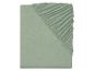 Un drap housse de couleur verte.