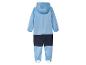 Une combinaison bleue à capuche pour enfant
