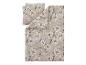 Parure de lit florale avec de grandes fleurs roses claires et blanches sur fond beige.