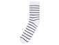 Une paire de chaussettes blanches à rayures noires.