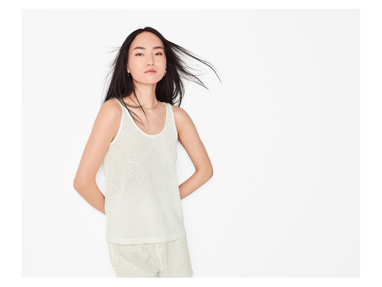 Haut et short en maille crème : look estival décontracté.