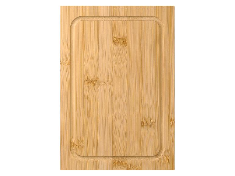 Planche à découper rectangulaire en bambou avec une rigole à jus.