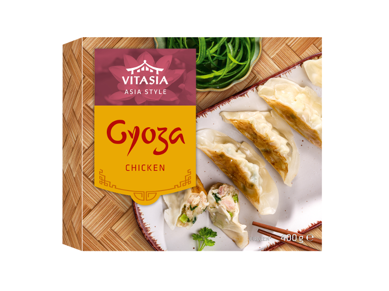 Gyoza de poulet de style asiatique, 400g, sur fond de bambou.