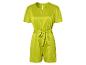Combinaison short vert lime en satin, ceinture assortie.