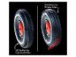 Comparaison de roues standard et silencieuses pour voiture d'enfant, avec « Pssssst » sur les roues silencieuses.
