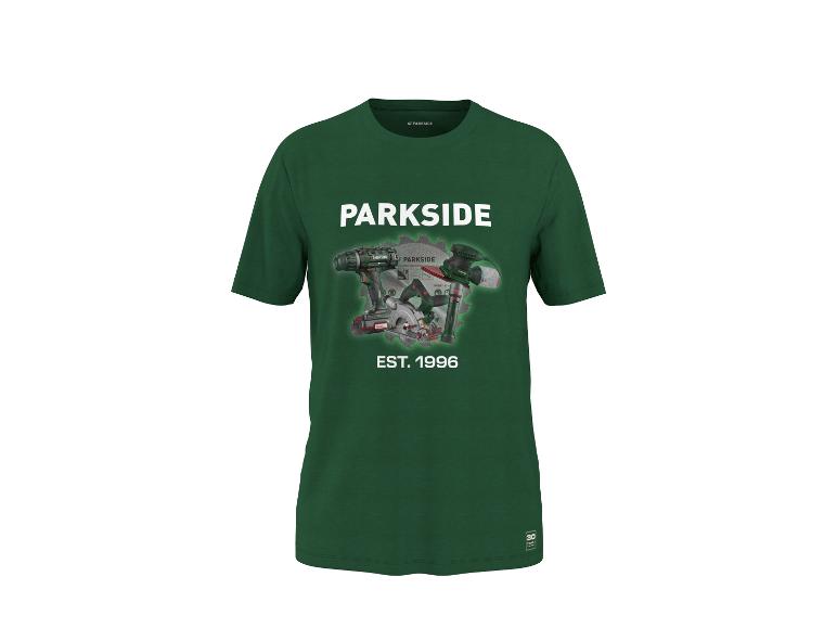 T-shirt vert avec impression de perceuse, scie circulaire et ponceuse, texte « EST. 1996 ».
