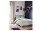 Parure de lit en satin de microfibre LIVARNO home dans une chambre chaleureuse.