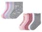 Un ensemble de chaussettes pour filles avec différents motifs, y compris des étoiles et des rayures.