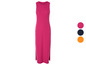 Une robe maxi rose avec des fentes.