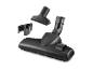 Ensemble d'accessoires d'aspirateur noirs avec brosse à plancher, suceur plat et support.