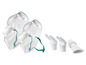 Deux masques à oxygène transparents avec des sangles vertes et trois pièces de connexion blanches.