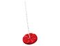 Une balançoire rouge avec une corde.