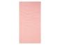 Serviette rose pâle, texture rayée.