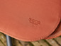 Une chaise orange avec le logo Siena Garden.
