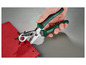 Une main utilisant un perforateur Parkside pour faire des trous dans un morceau de tissu rouge.