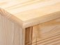 Dessus d'une commode en bois avec tiroir.