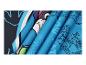 Tissu plissé avec des motifs de dessins animés et des rayures colorées.