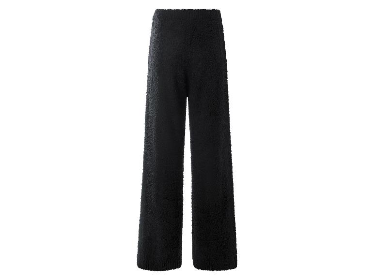 Pantalon de détente noir et moelleux sur fond blanc.