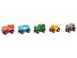 Jouets en bois : tracteur, citerne, camion et tracteur.