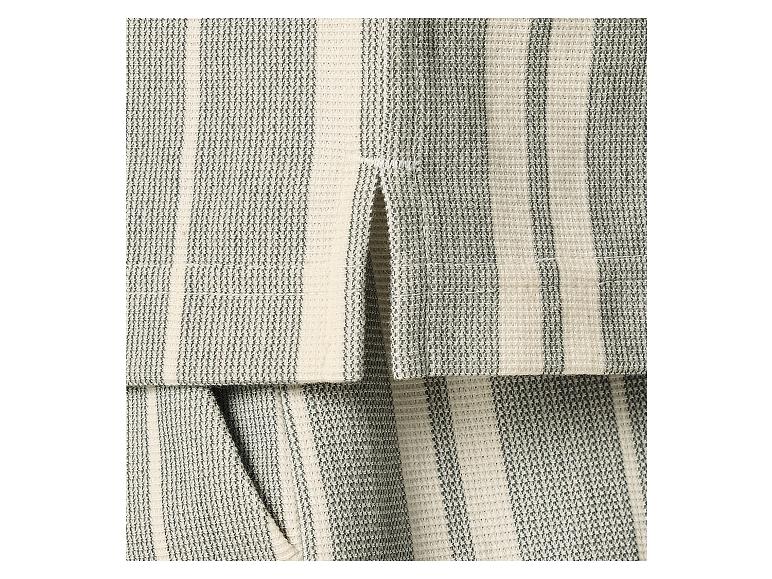 Tissu rayé blanc et gris, avec un détail de fente.