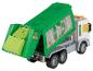 Un camion à ordures vert en plastique avec une benne ouverte.