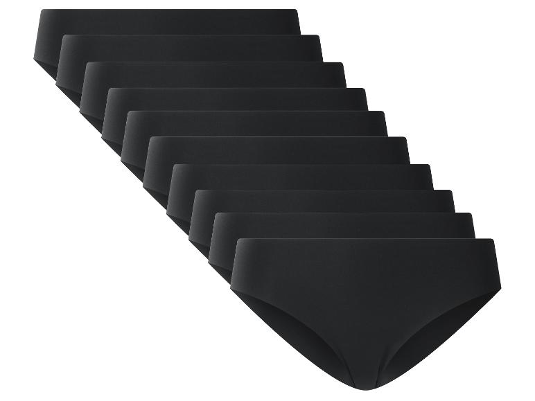 Pile de dix culottes noires pour femmes, disposées en diagonale