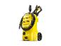 Nettoyeur haute pression jaune avec tuyau noir et accessoires.