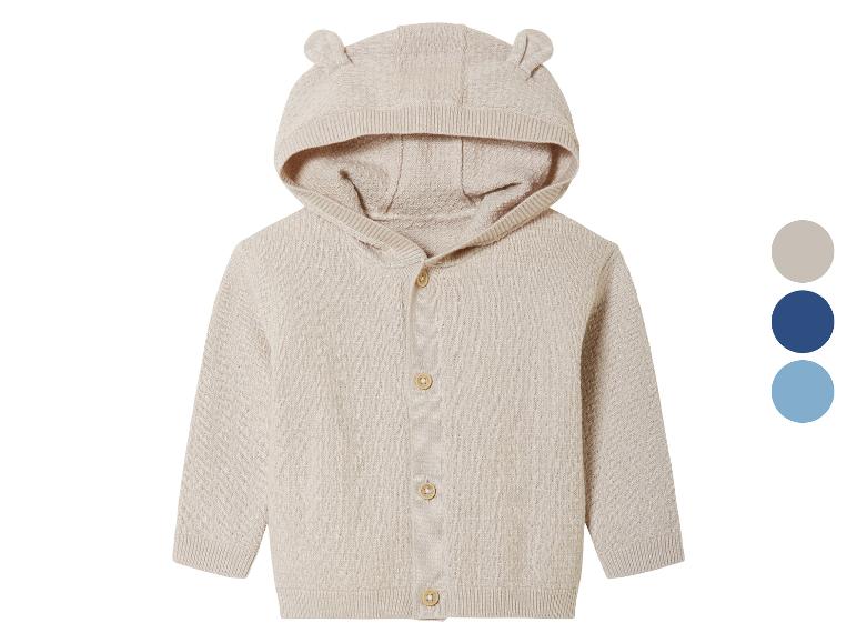 Gilet en tricot beige avec capuche et oreilles pour bébés.