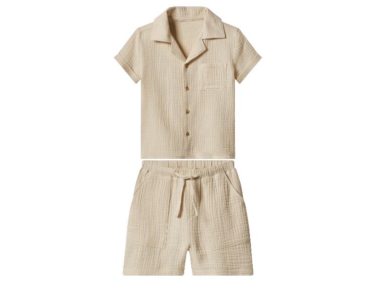 Ensemble beige en coton, chemise à manches courtes et short pour garçon.