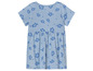 Une robe bleu clair à manches courtes avec un motif floral.