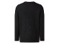 T-shirt noire à manches longues.