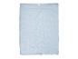 Couverture et sac de couchage bleu clair.