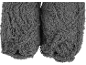 Deux écheveaux de laine gris avec une texture duveteuse et bouclée.