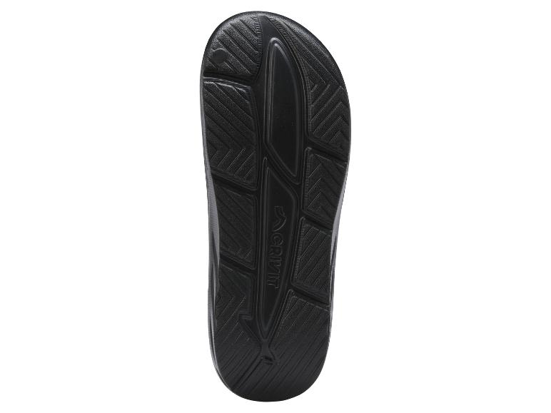 Semelle noire de claquette Crivit avec surface texturée.