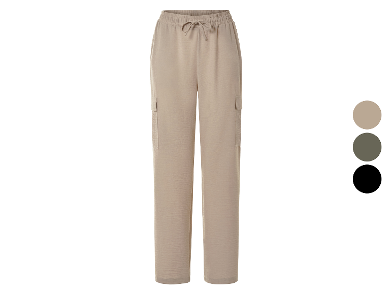 Pantalon cargo beige avec cordon.