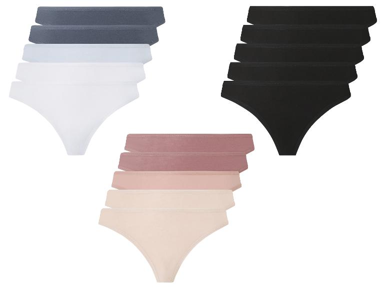 Trois ensembles de lingerie féminine en différentes couleurs