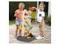 Jeu d'eau et de billes en bois pour enfants, avec éléments colorés et gobelets.