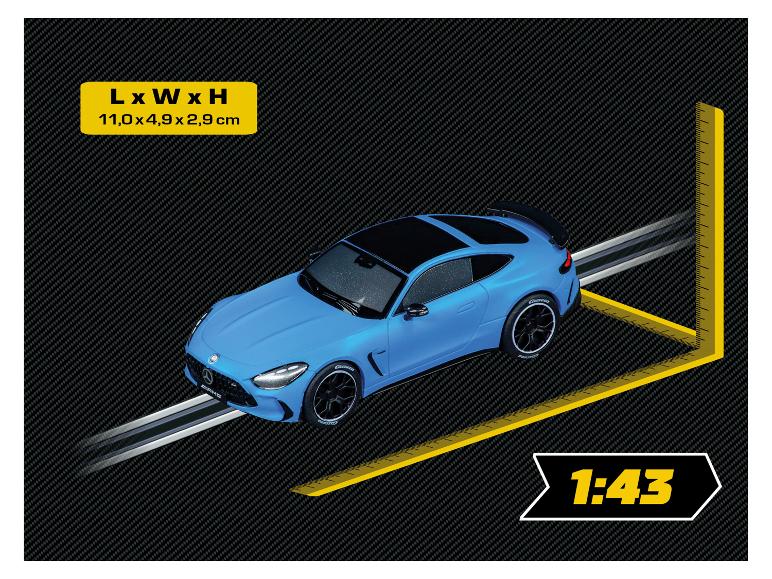 Voiture de circuit Carrera Mercedes-AMG GT 63 bleu clair à l'échelle 1:43 avec dimensions.
