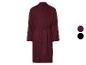 Peignoir bordeaux avec ceinture.
