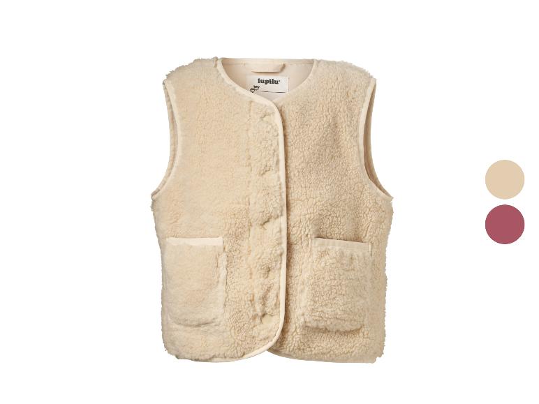 Gilet polaire beige pour enfants avec boutons et poches, avec deux options de couleur.