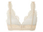 Soutien-gorge beige en dentelle avec bretelles réglables.