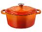 Cocotte orange en fonte avec couvercle.