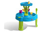 Une table d'eau Step2 avec un moulin à eau et des jouets pour enfants.