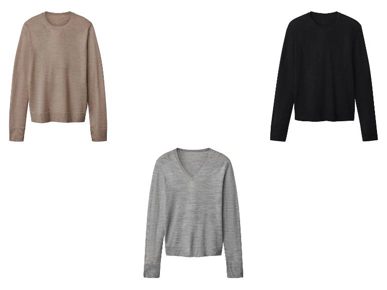 Trois pulls en laine mérinos : beige, noir et gris.