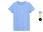 Un t-shirt bleu clair à manches courtes côtelé.