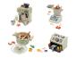 Appareils de cuisine en bois pour enfants : machine à café, mixeur, casserole de légumes et friteuse à air.