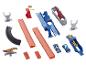 Piste de course Hot Wheels avec deux voitures, des sections droites et courbes